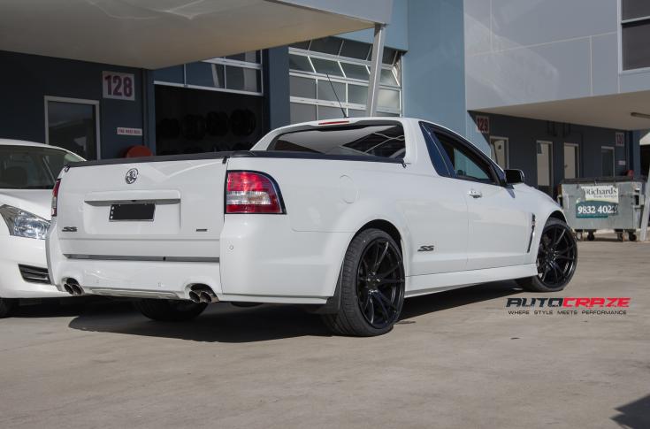 HOLDEN-COMMODORE-SF06-SATIN-BLACK